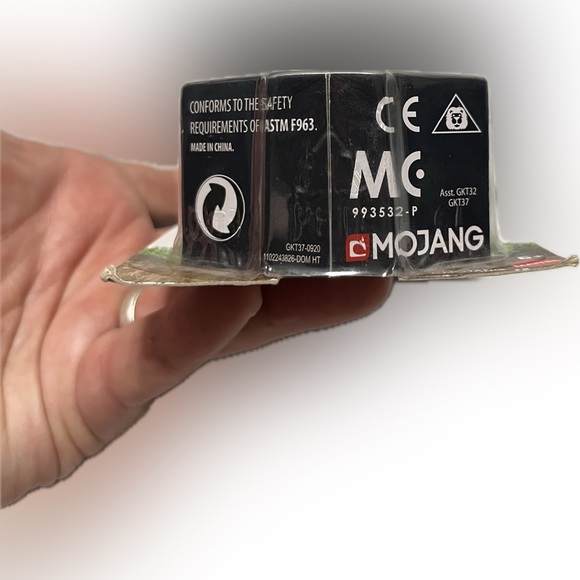 Minecraft Earth Boost Mini – Attacking Alex (2019 Mattel / Mojang) - Picture 2 of 3